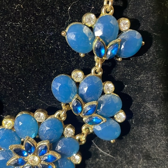 Vintage cerulean floral rhinestones bib necklace - Picture 3 of 7